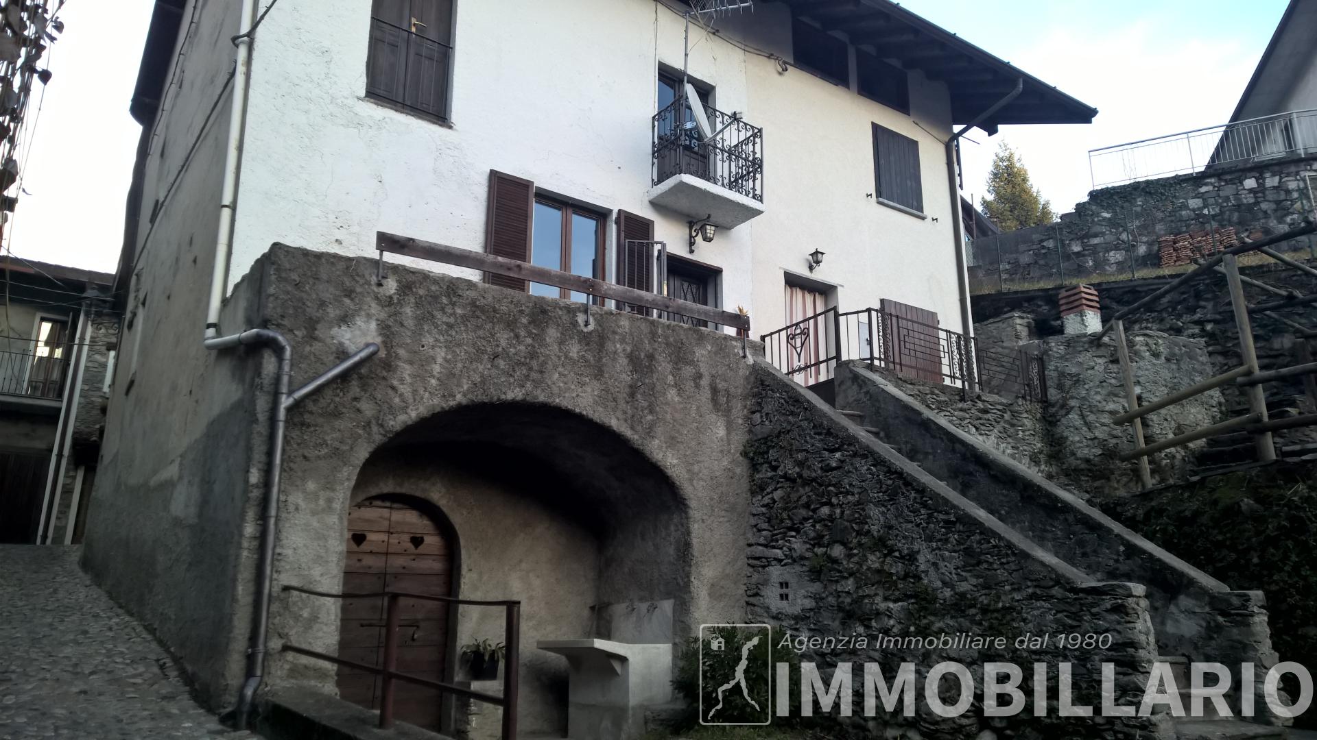 Porzione di casa in collina Domaso 2