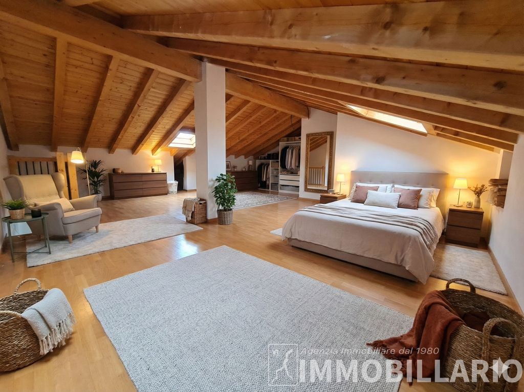 Tre o più locali a Gravedona ed Uniti