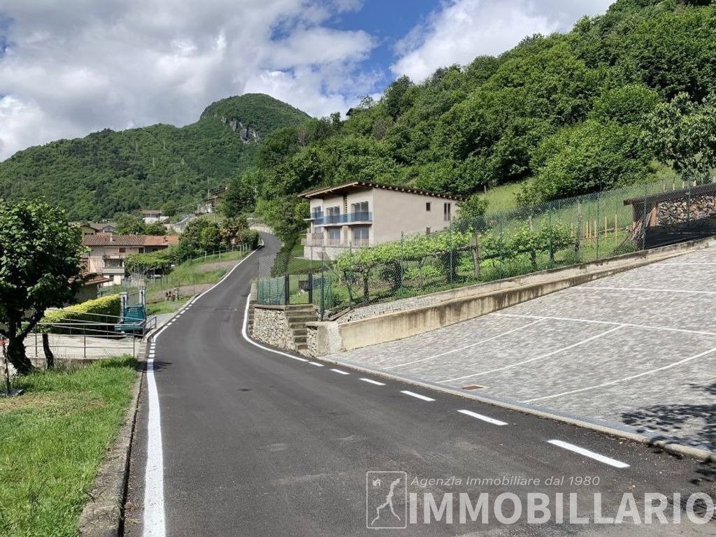 Posizione privilegiata, nuova, con piscina e vista lago Vercana 10