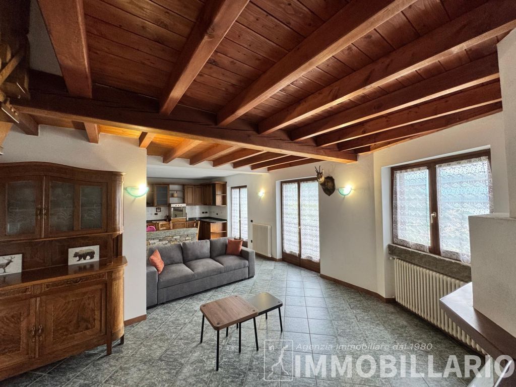 Villa o casa singola a Gravedona ed Uniti