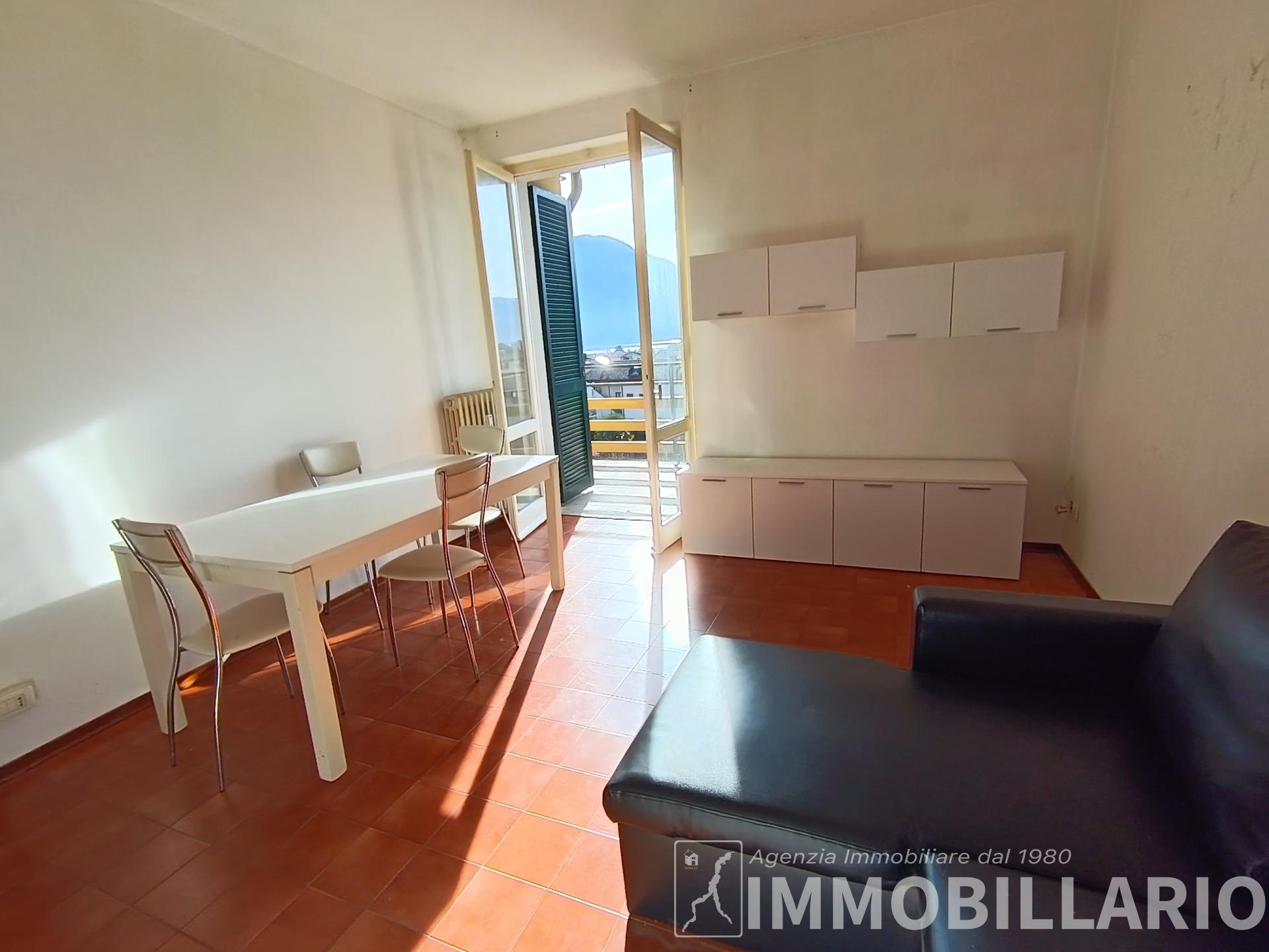 Trilocale con terrazzo vista lago e box Domaso 3