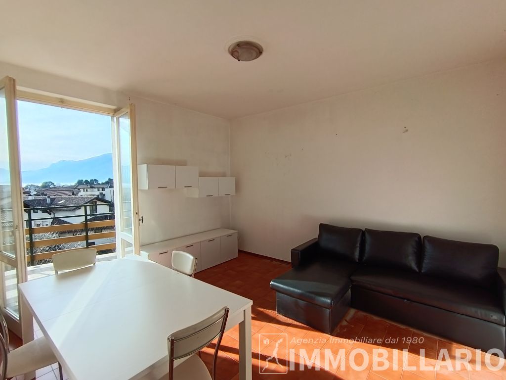 Trilocale con terrazzo vista lago e box