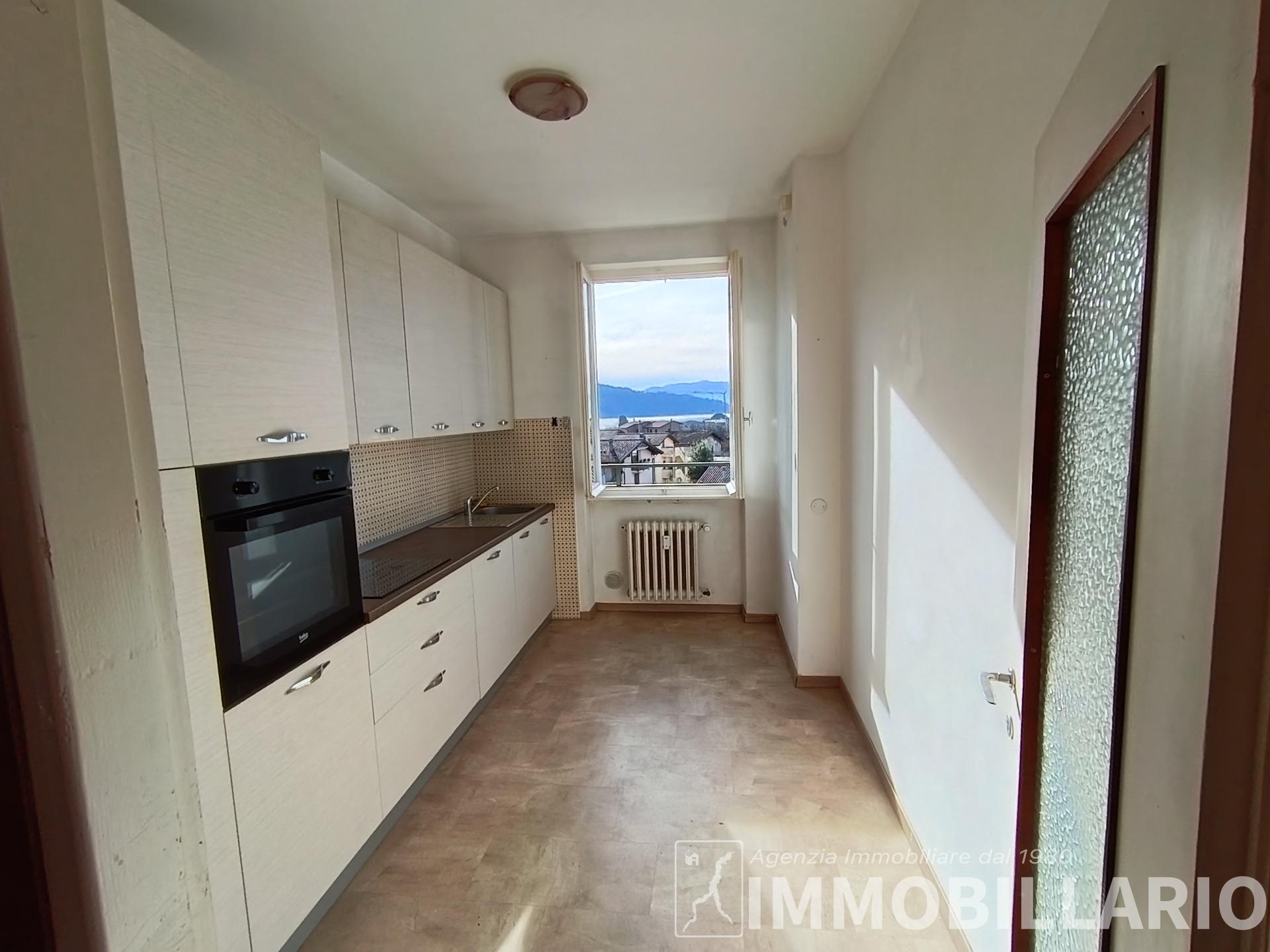 Trilocale con terrazzo vista lago e box Domaso 4