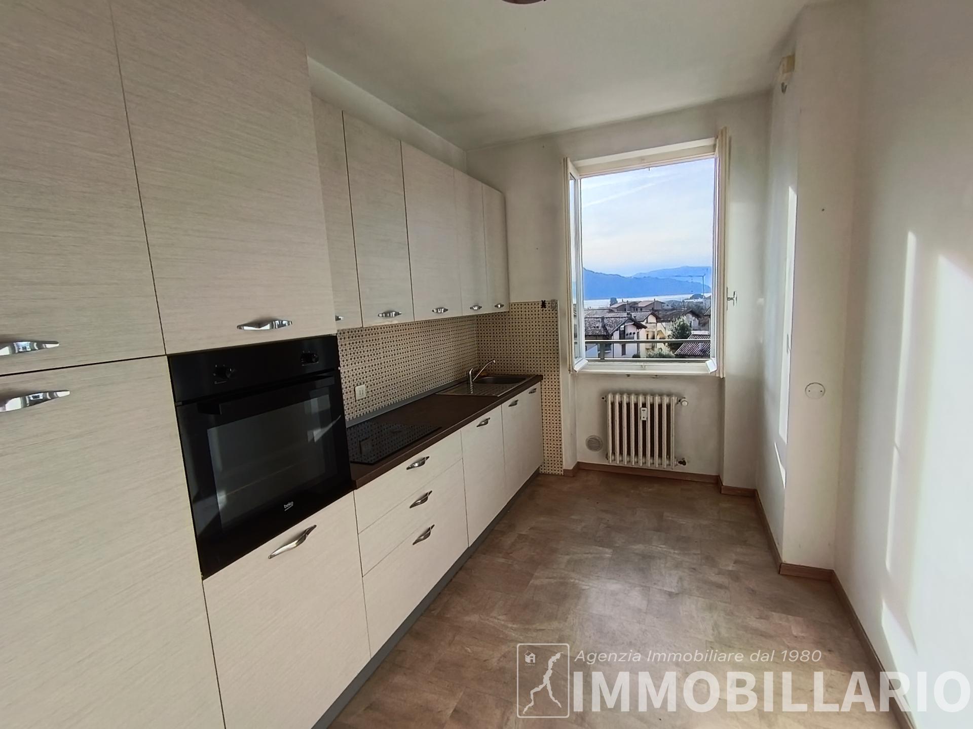 Trilocale con terrazzo vista lago e box Domaso 5