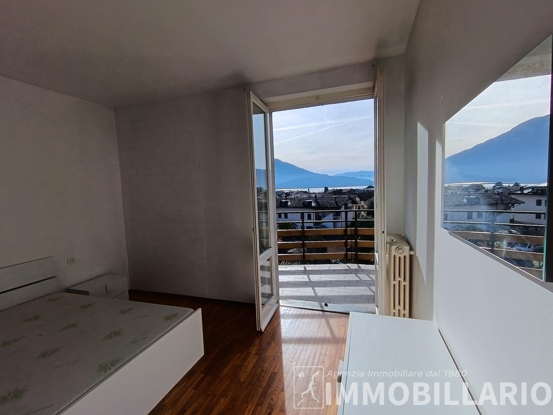 Trilocale con terrazzo vista lago e box Domaso 10