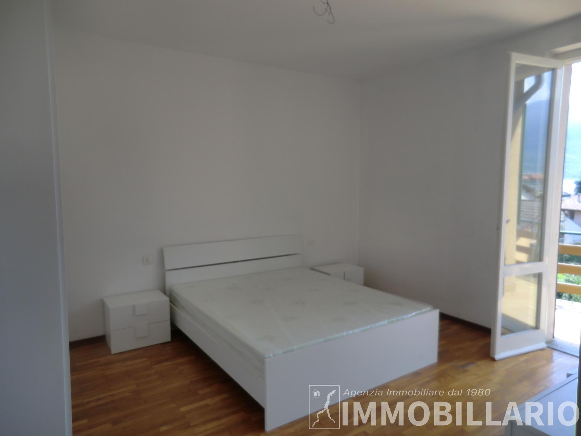 Trilocale con terrazzo vista lago e box Domaso 11