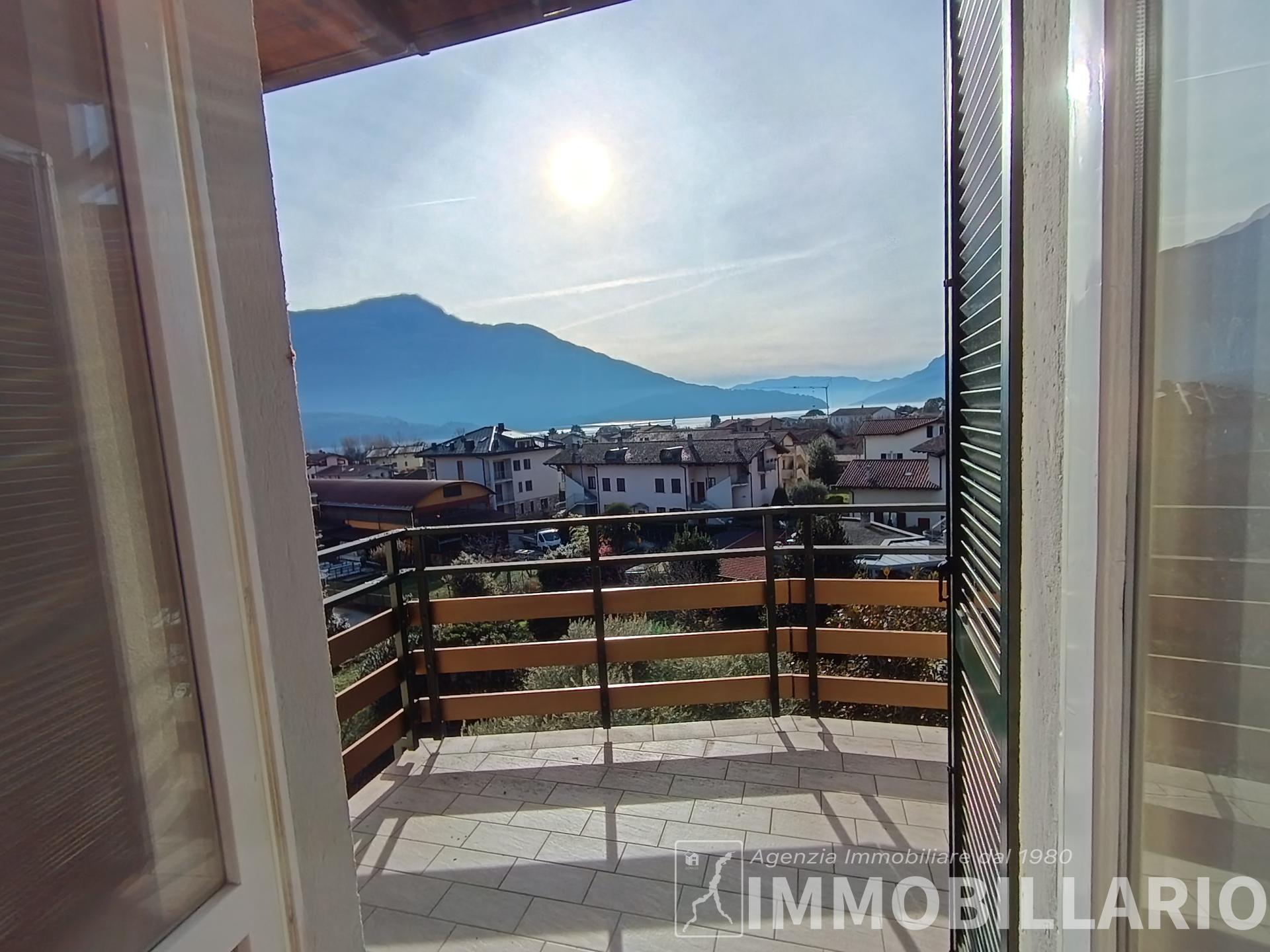 Trilocale con terrazzo vista lago e box Domaso 13