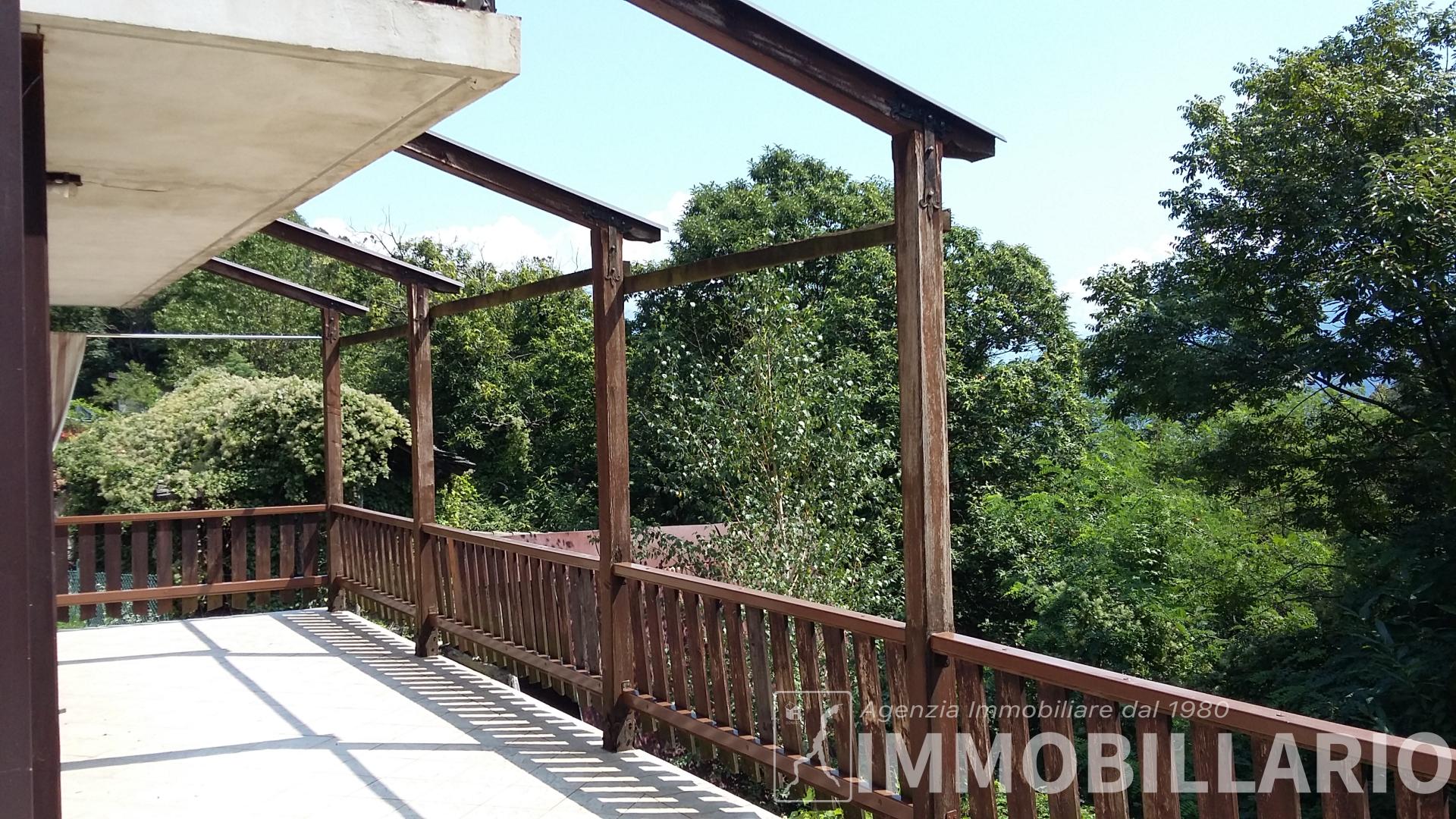 Casa con terreno in collina Dongo 3