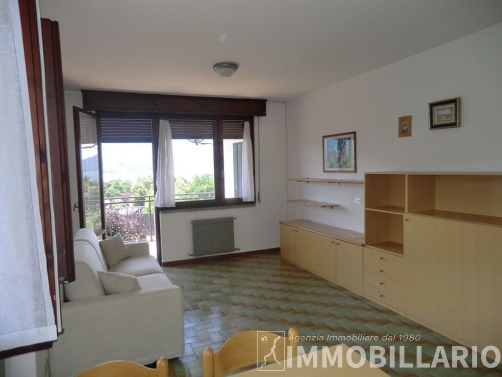 Luminoso monolocale con ampio terrazzo vista lago Gera Lario 2