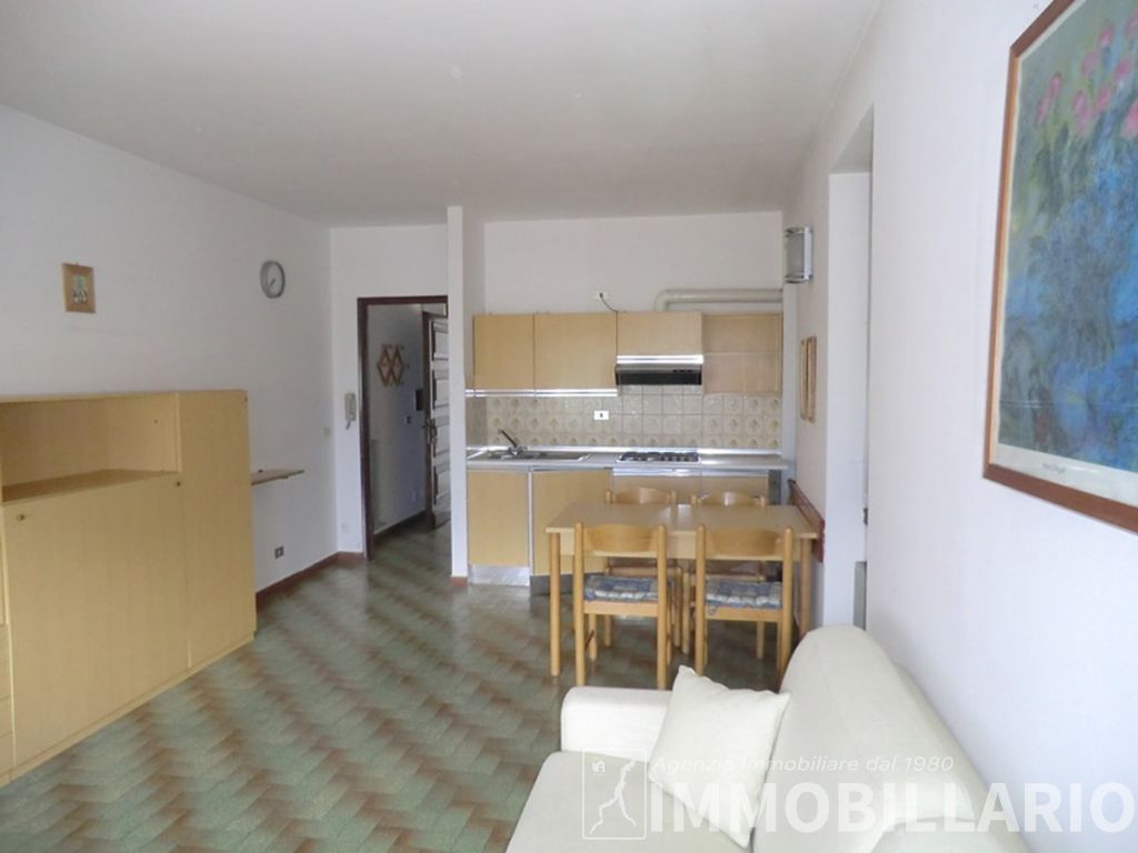 Luminoso monolocale con ampio terrazzo vista lago Gera Lario 4