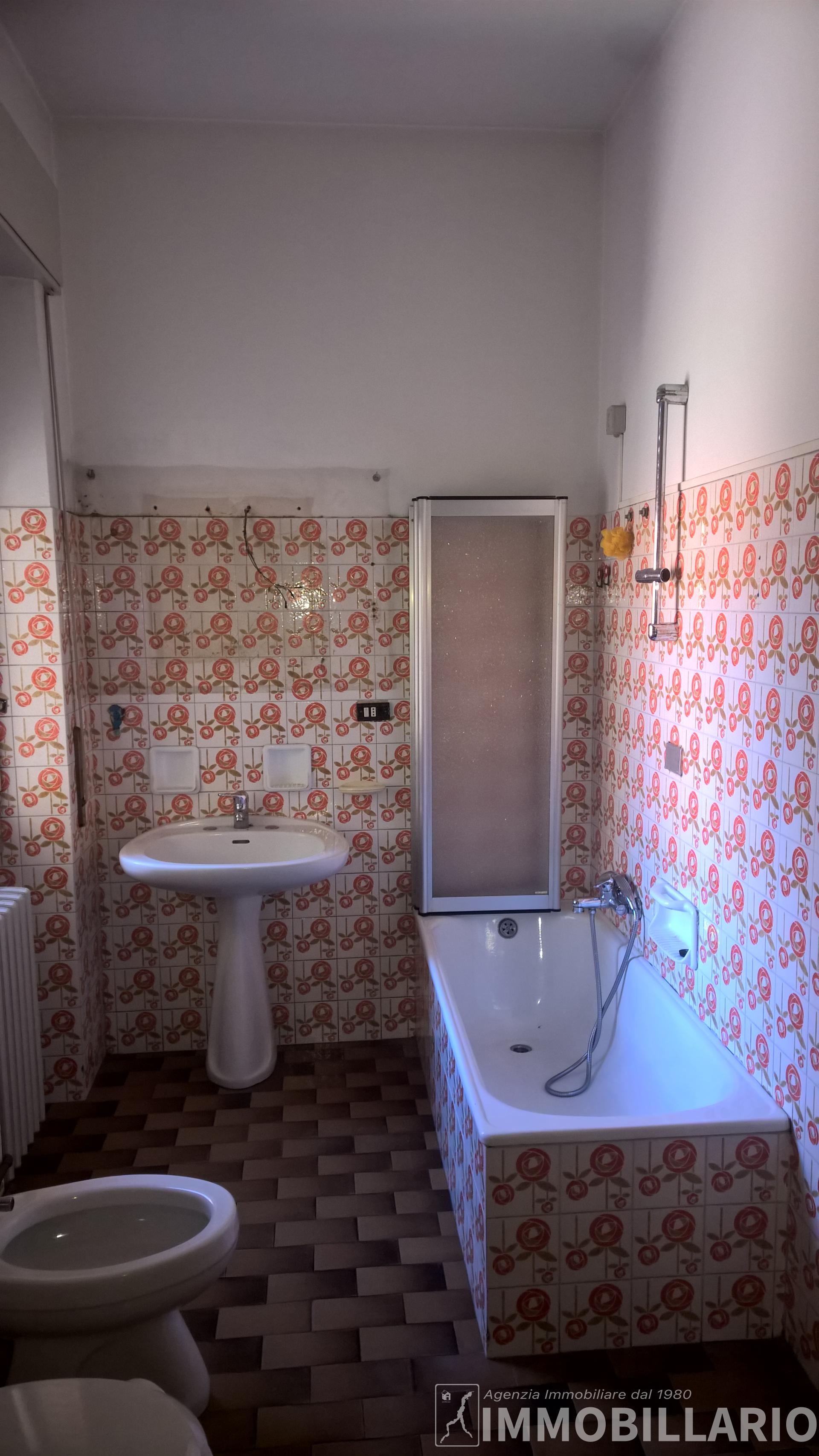 Ampio trilocale in centro Dongo 2
