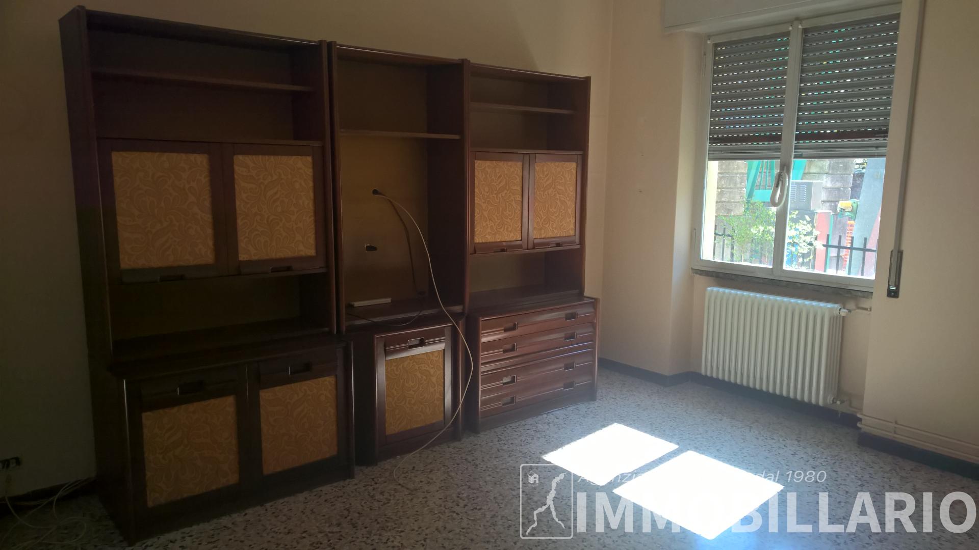 Ampio trilocale in centro Dongo 3