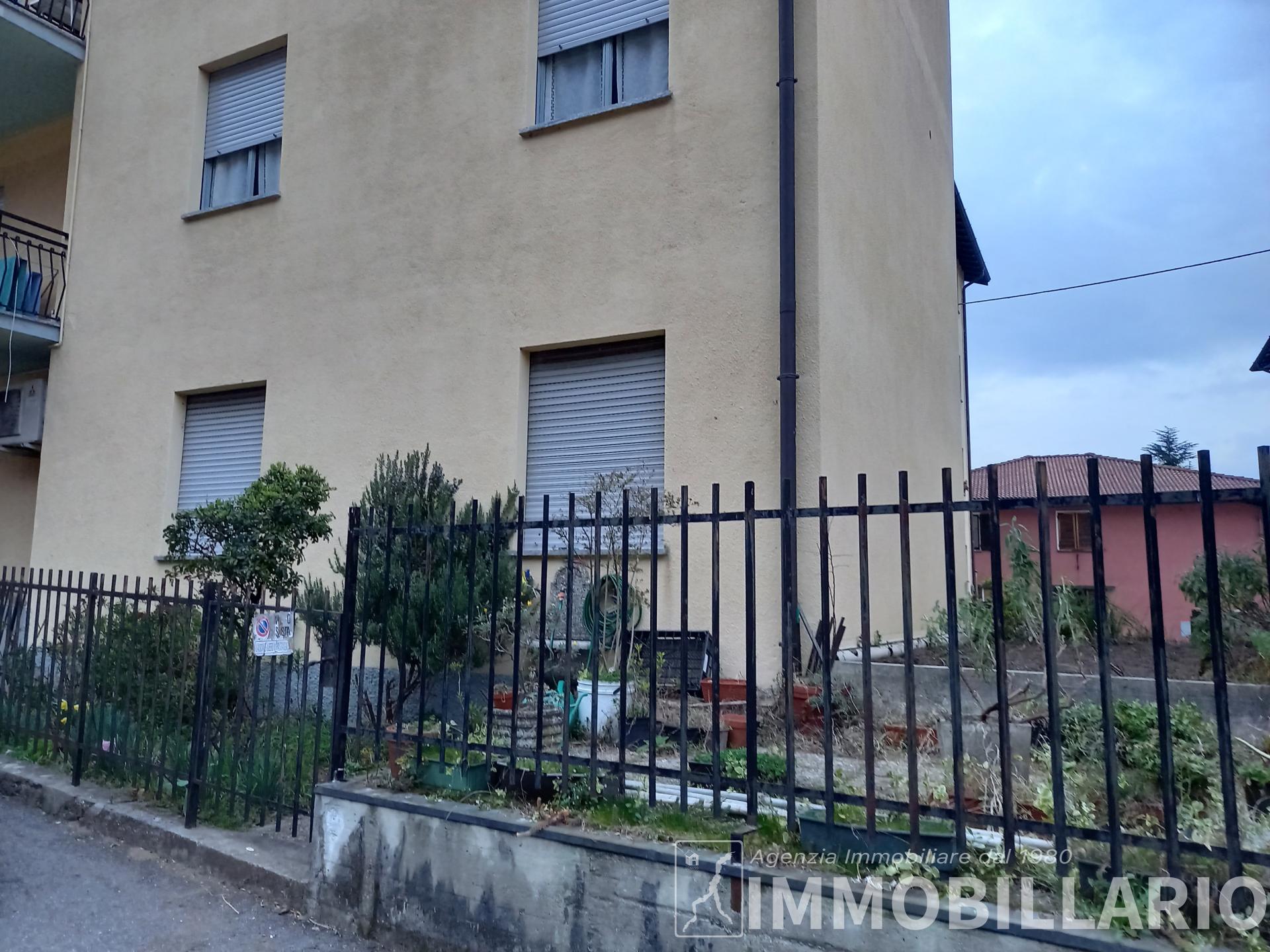 Ampio trilocale in centro Dongo 4