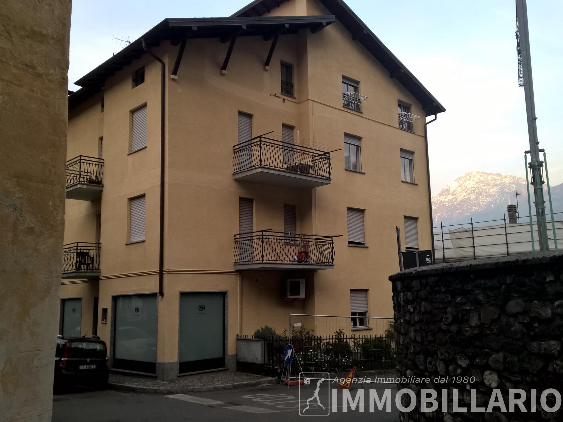 Ampio trilocale in centro Dongo 1