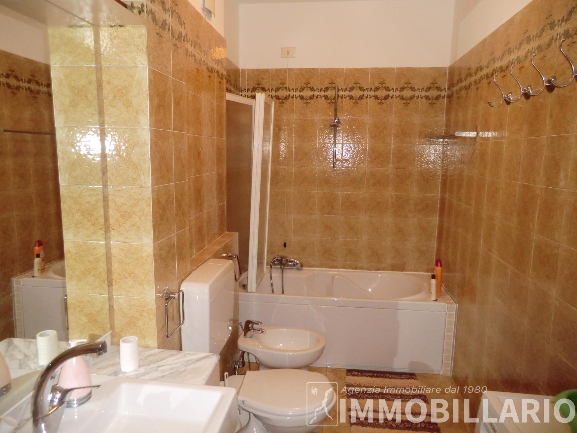 Bilocale con cantina in centro Gravedona ed Uniti 5