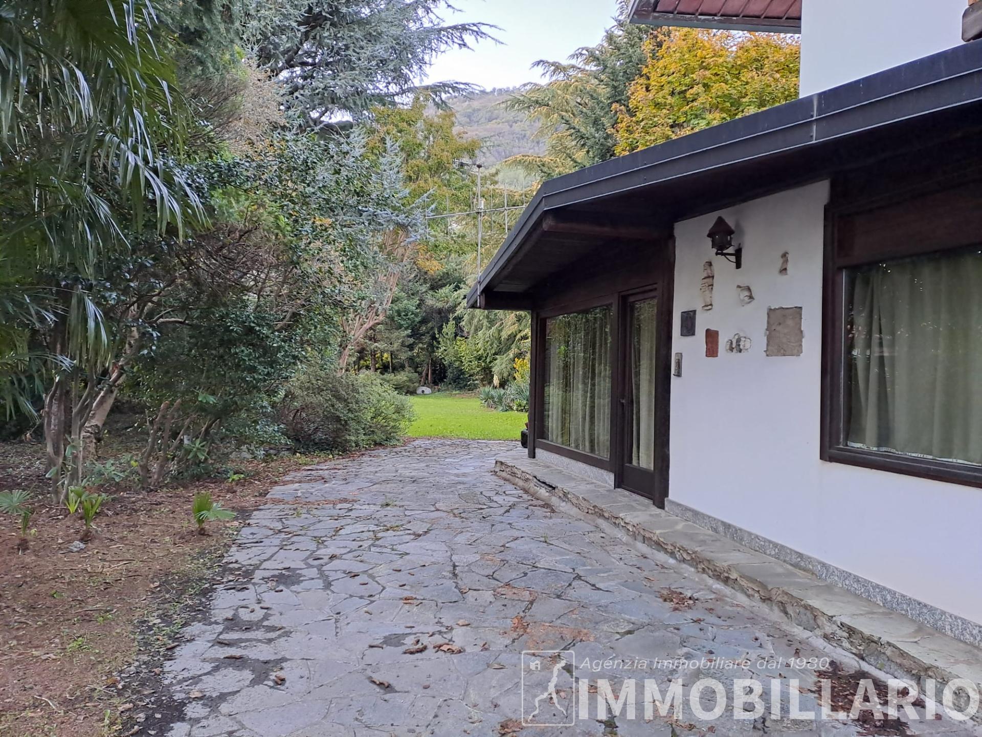 Villa sul lago Gera Lario 17
