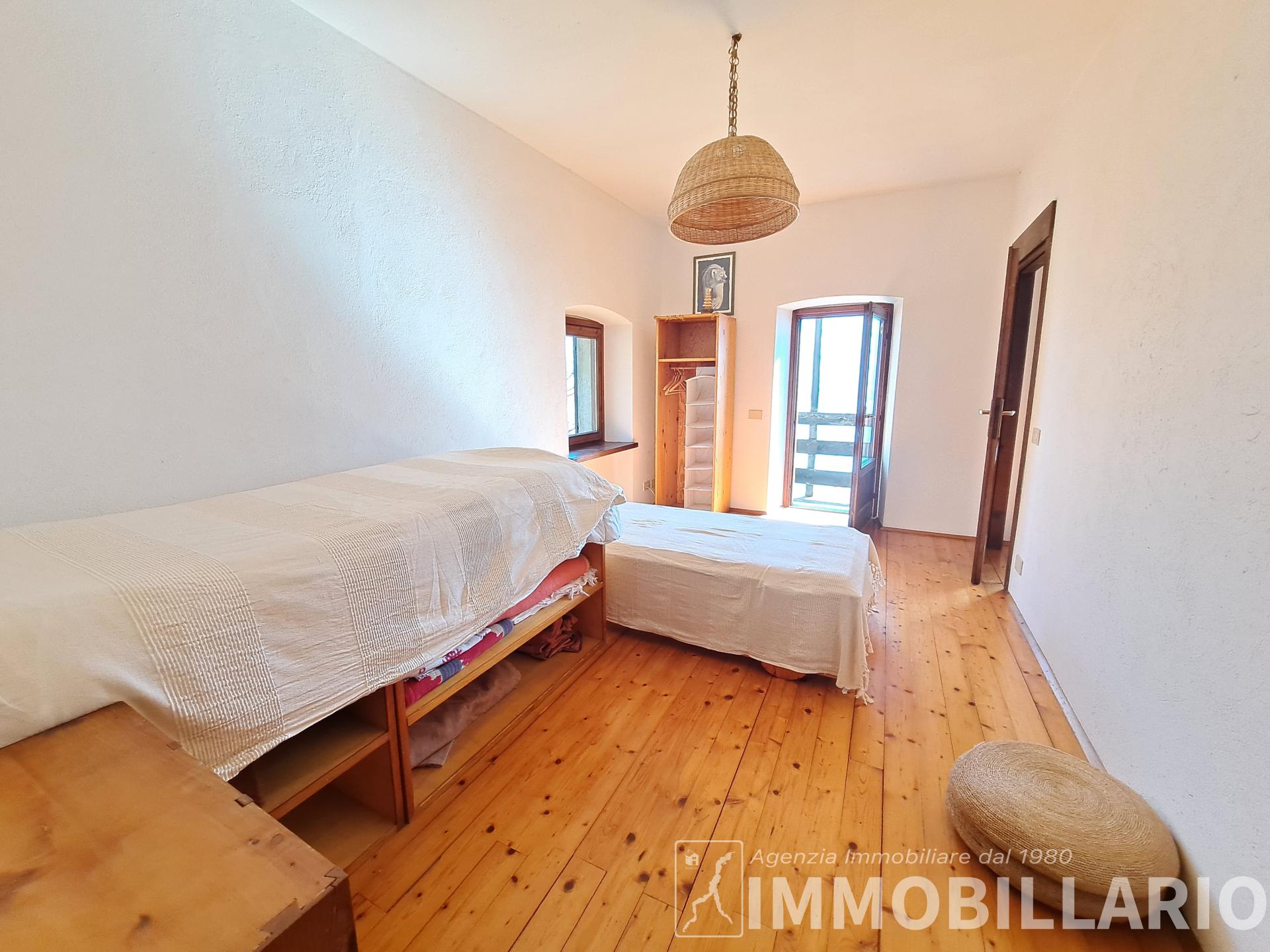Casale con giardino Vercana 6