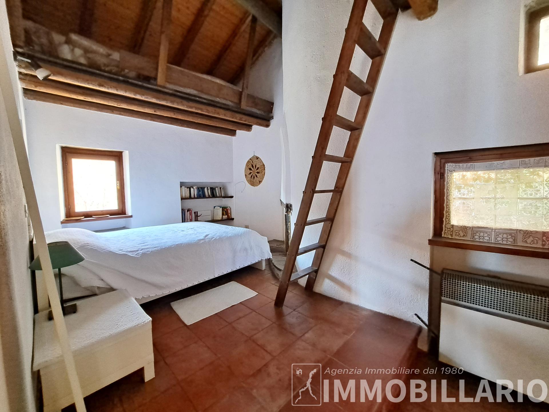 Casale con giardino Vercana 8