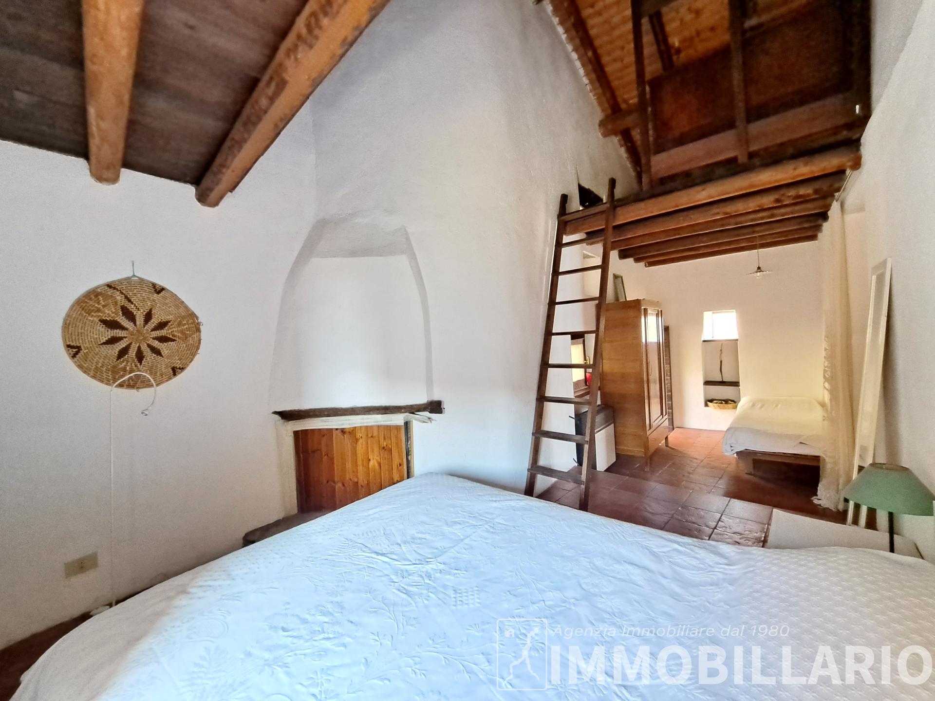 Casale con giardino Vercana 9