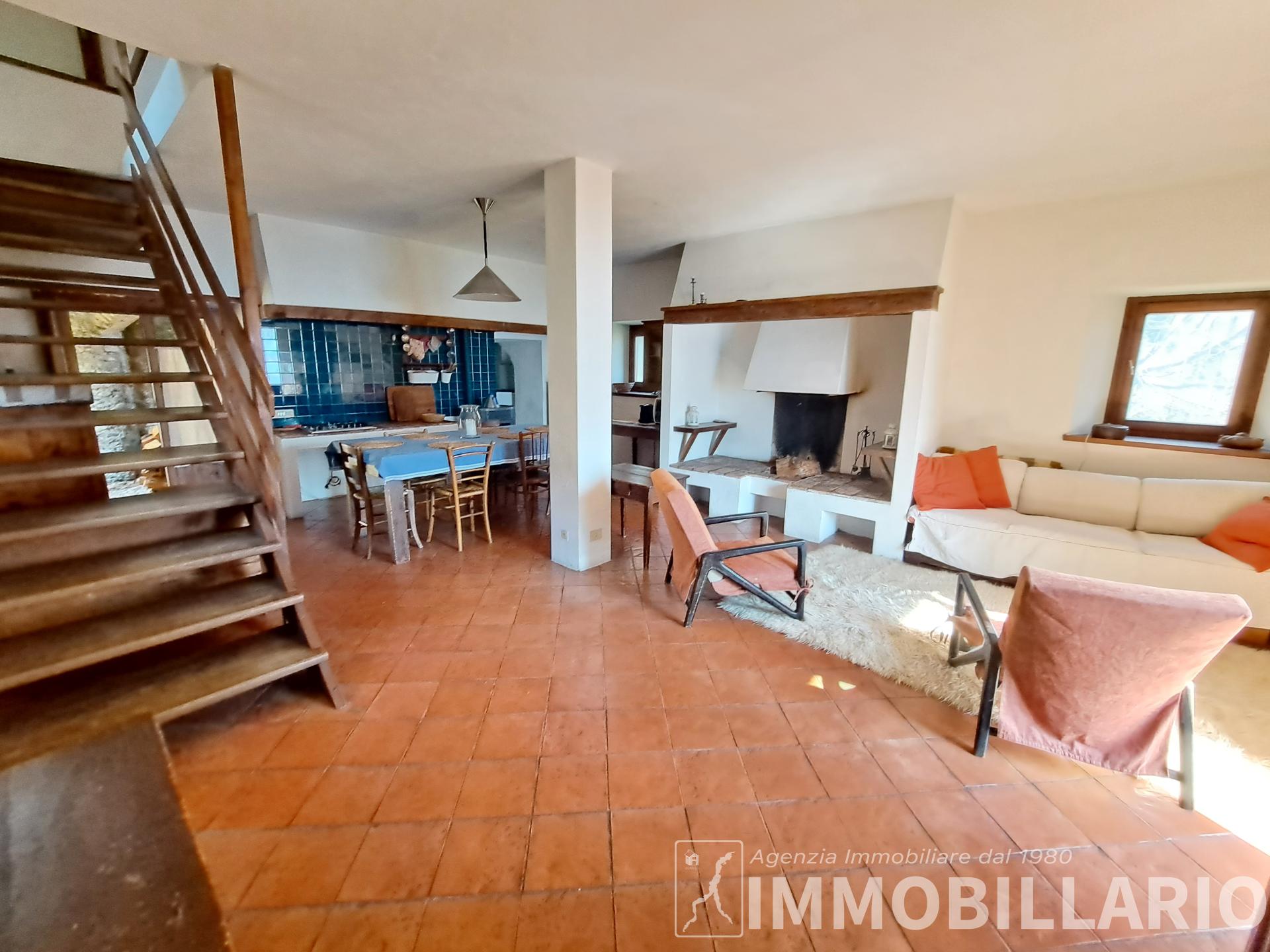 Casale con giardino Vercana 2