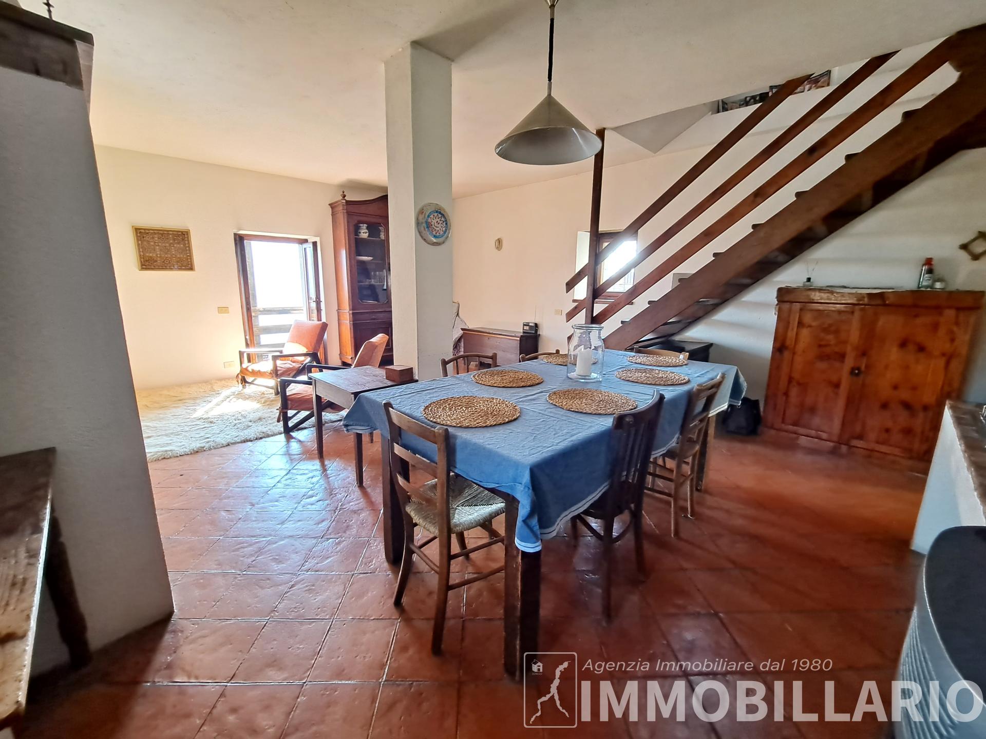 Casale con giardino Vercana 16