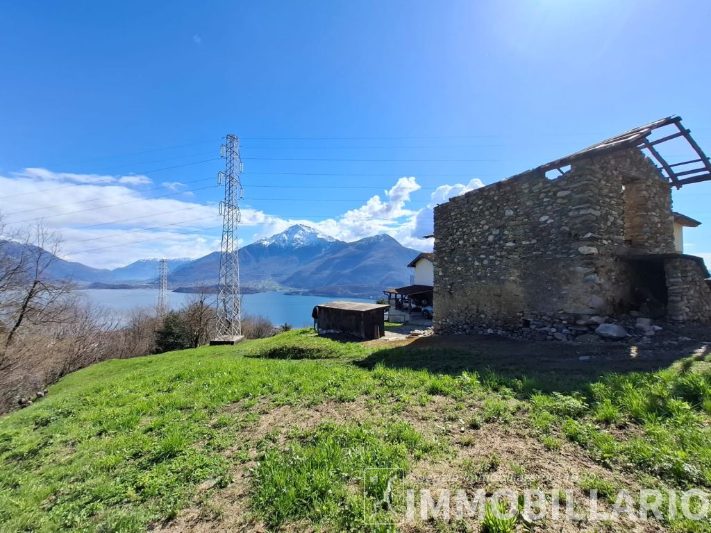 Rustico indipendente con splendida vista lago con terreno