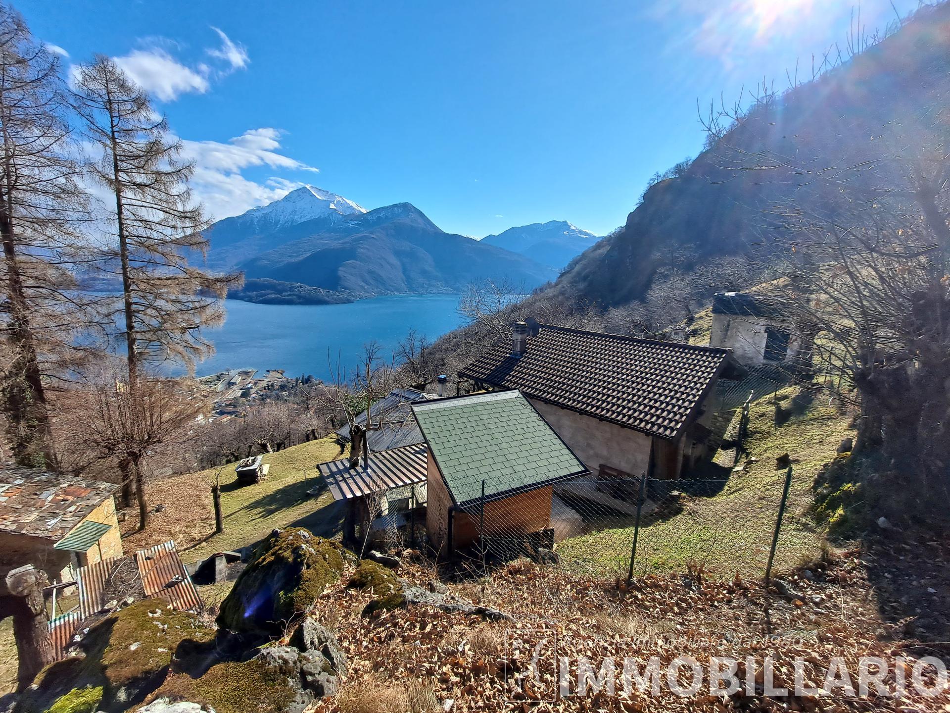 Casetta indipendente con spettacolare vista lago Dongo 3