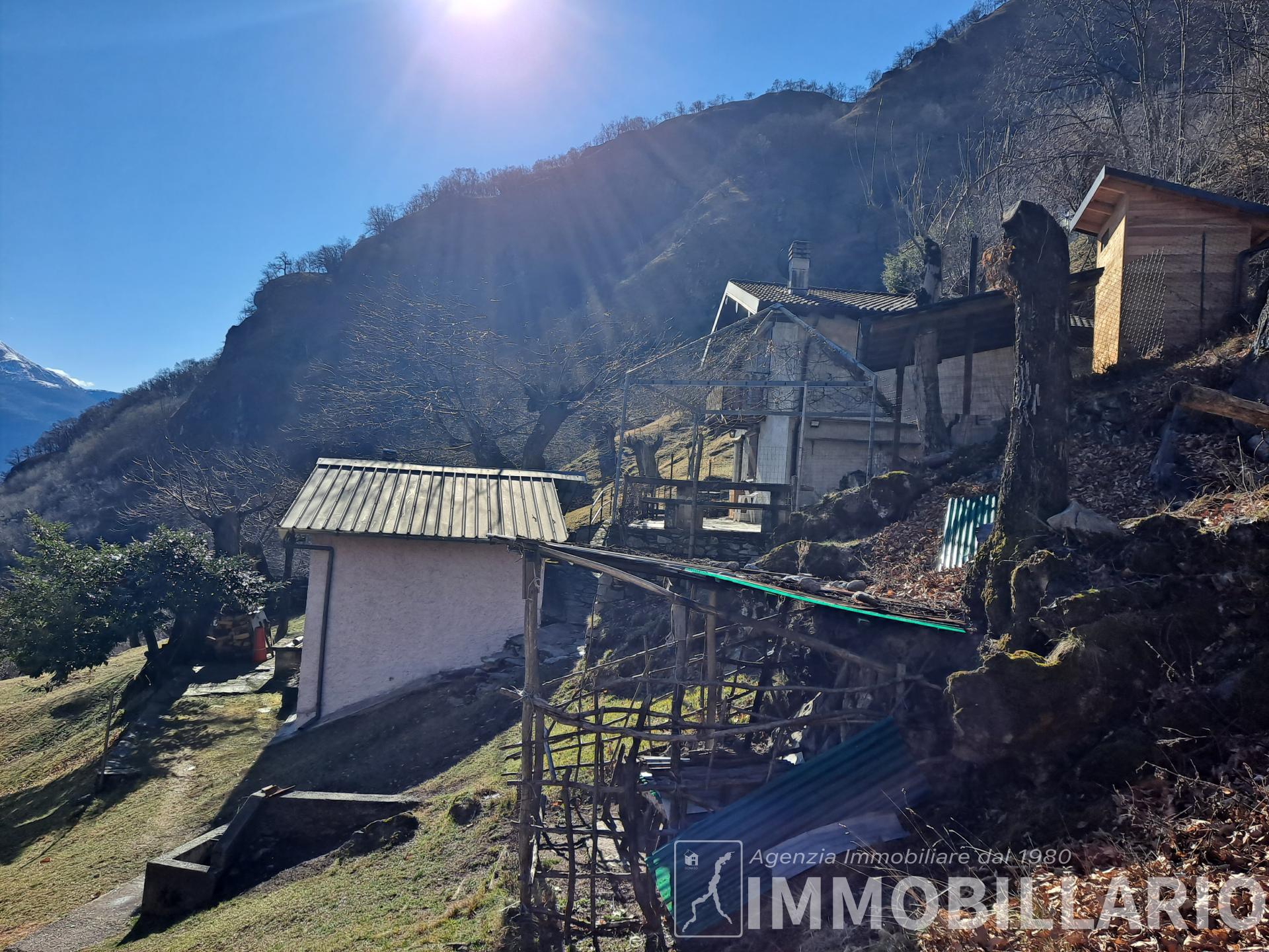 Casetta indipendente con spettacolare vista lago Dongo 4