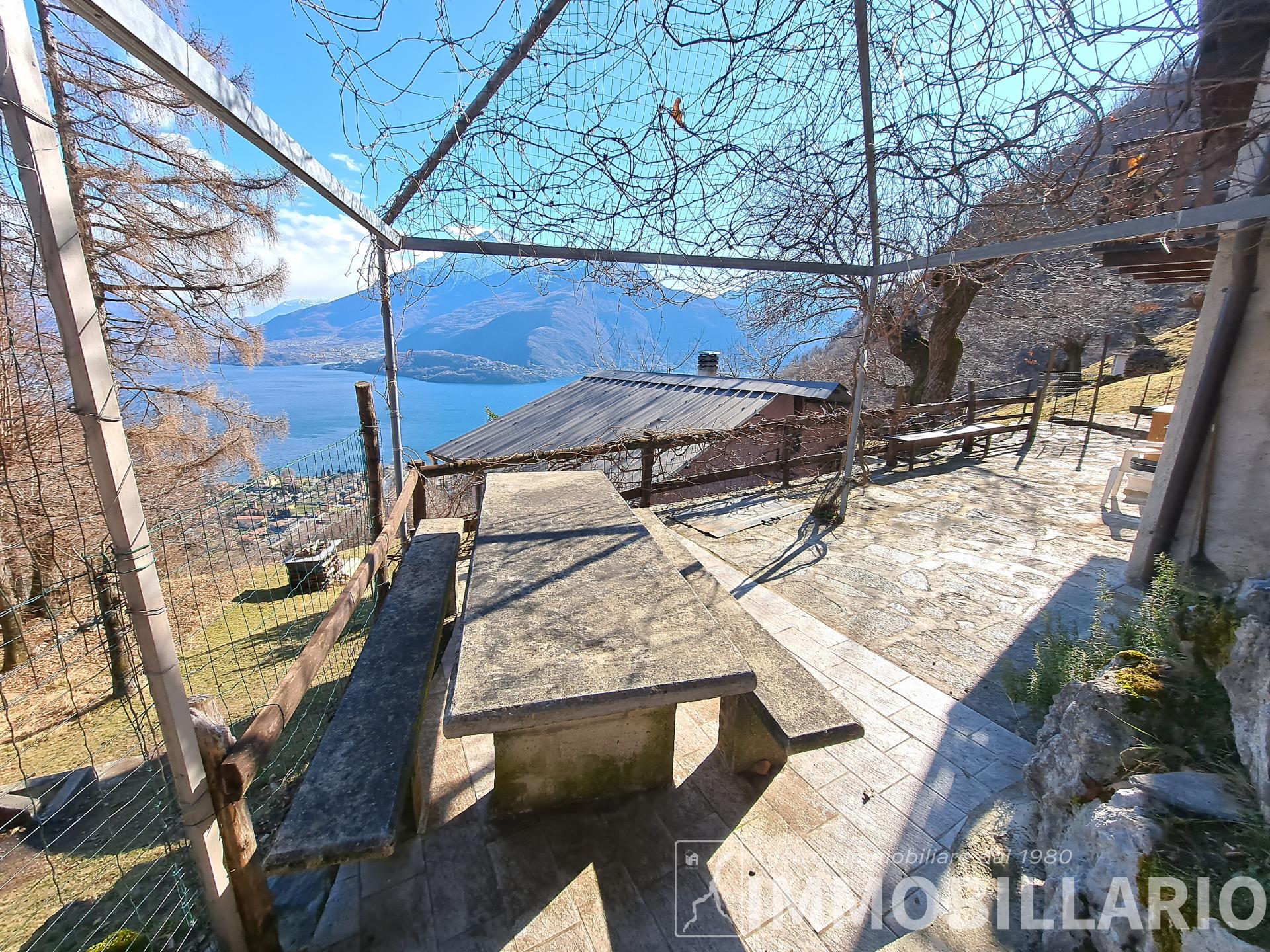 Casetta indipendente con spettacolare vista lago Dongo 5