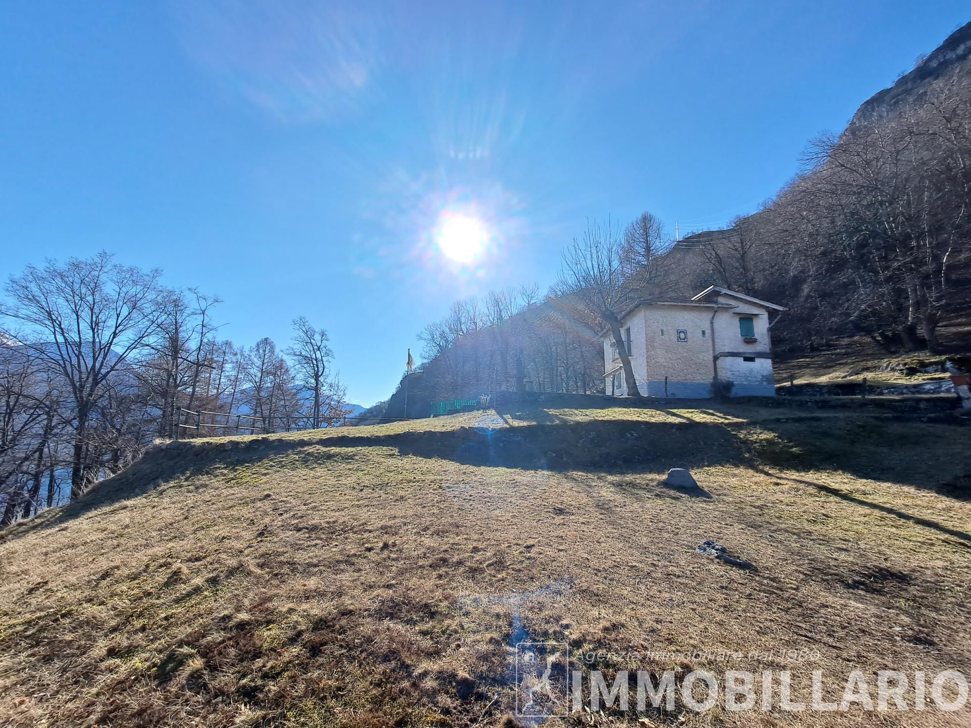 Casetta indipendente con spettacolare vista lago Dongo 10