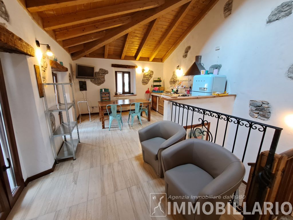 Casa in sasso in centro paese