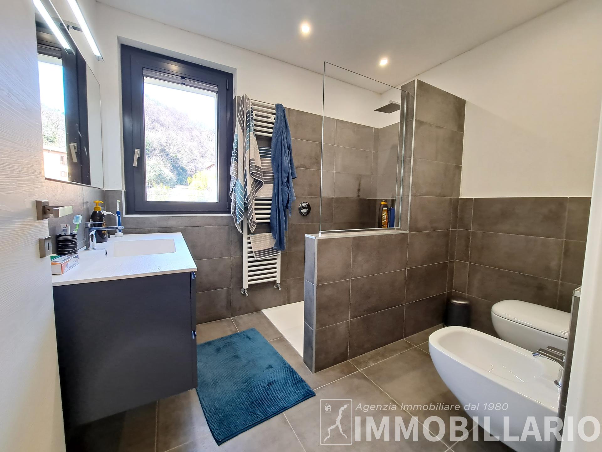 Promettente complesso immobiliare Domaso 10