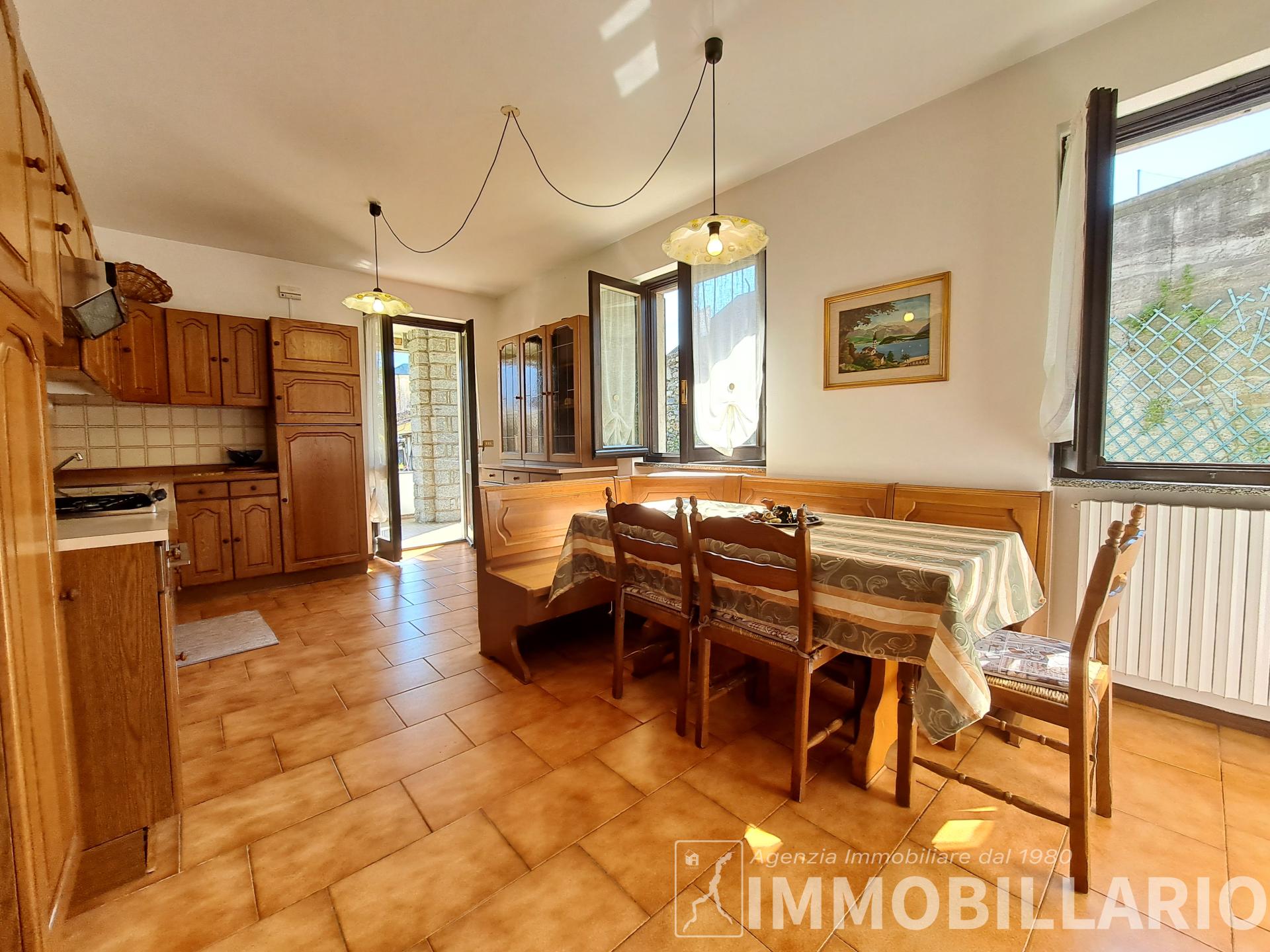 Promettente complesso immobiliare Domaso 14