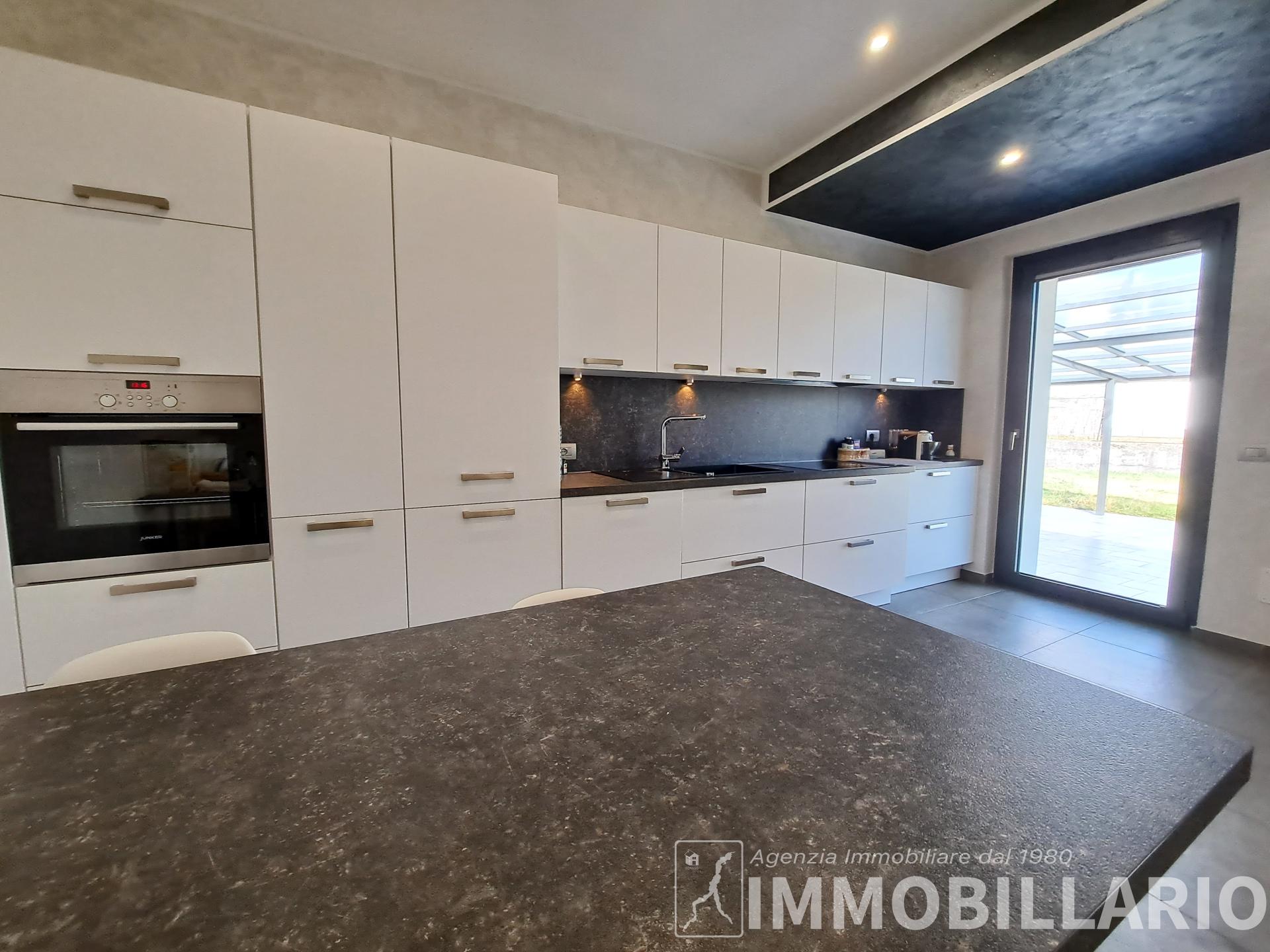 Promettente complesso immobiliare Domaso 27