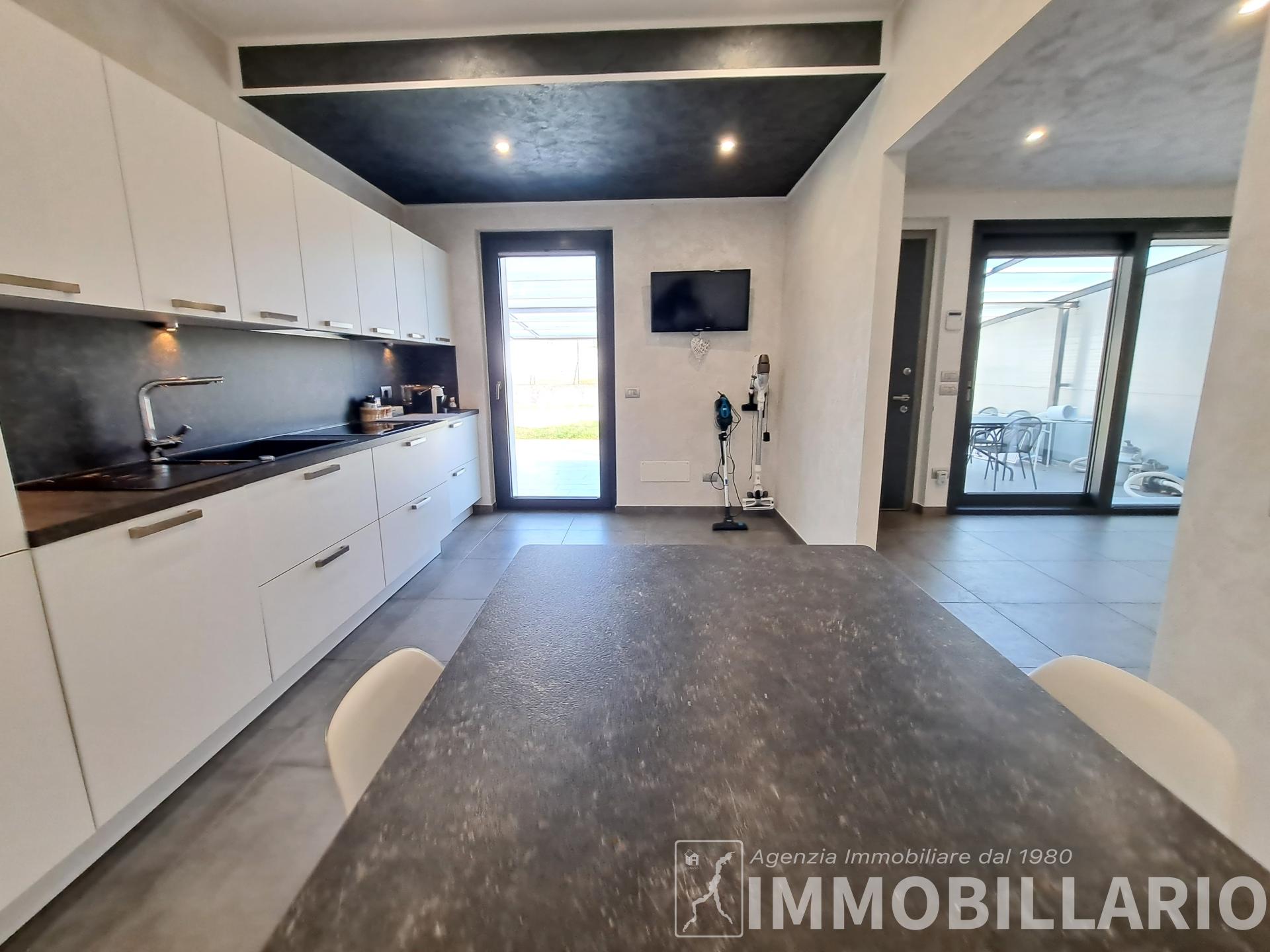 Promettente complesso immobiliare Domaso 29