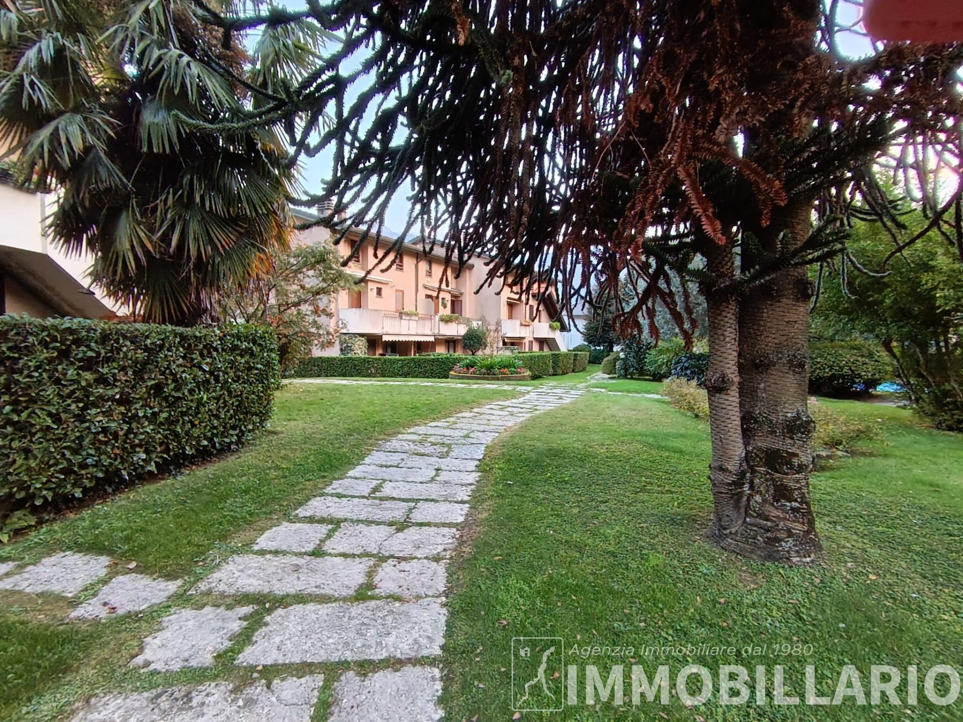 Trilocale in residence con piscina e parco Domaso 4