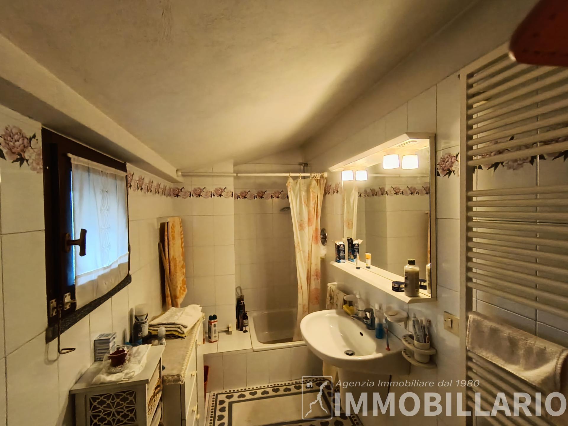 Trilocale in residence con piscina e parco Domaso 25
