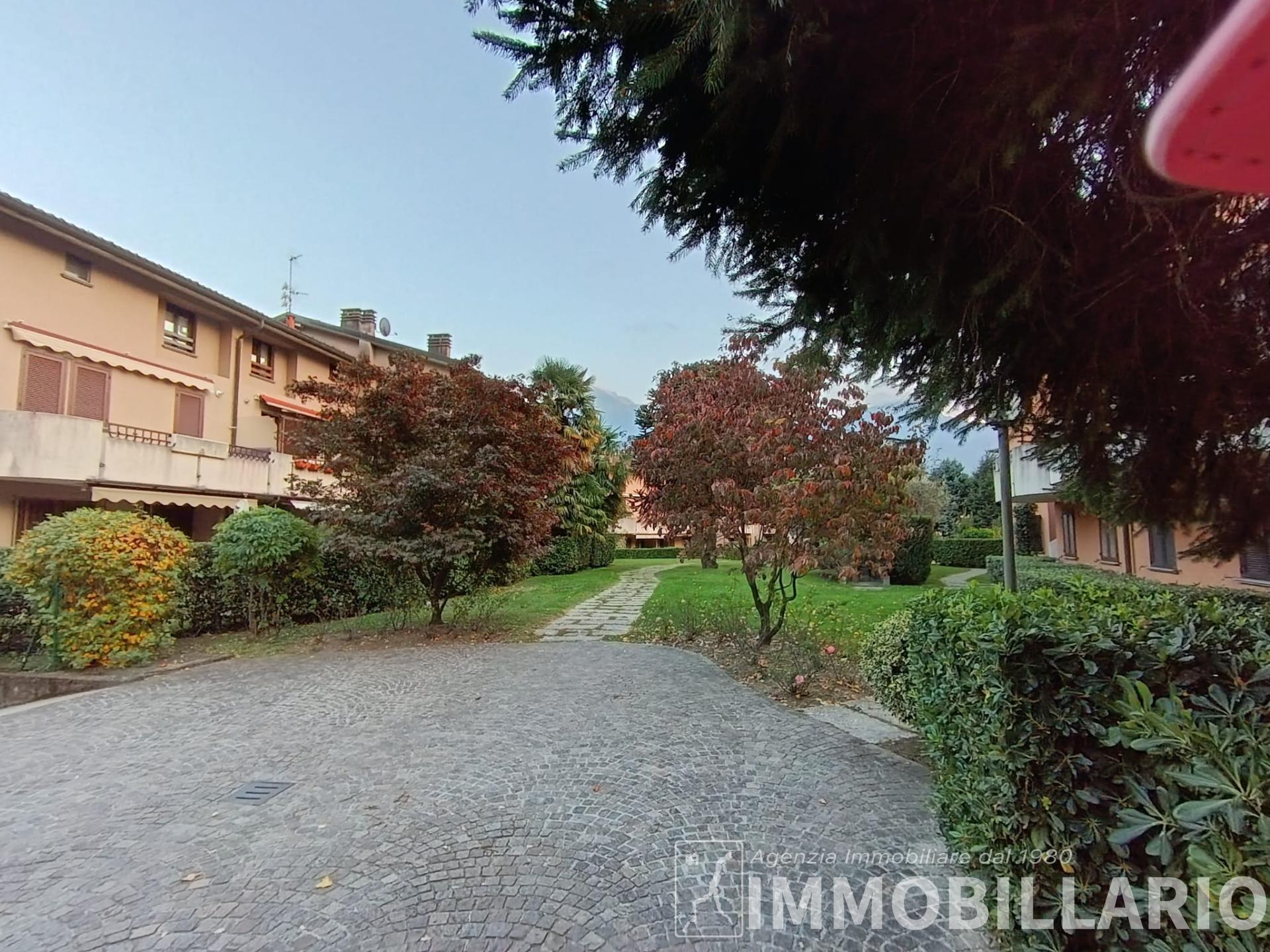 Trilocale in residence con piscina e parco Domaso 29