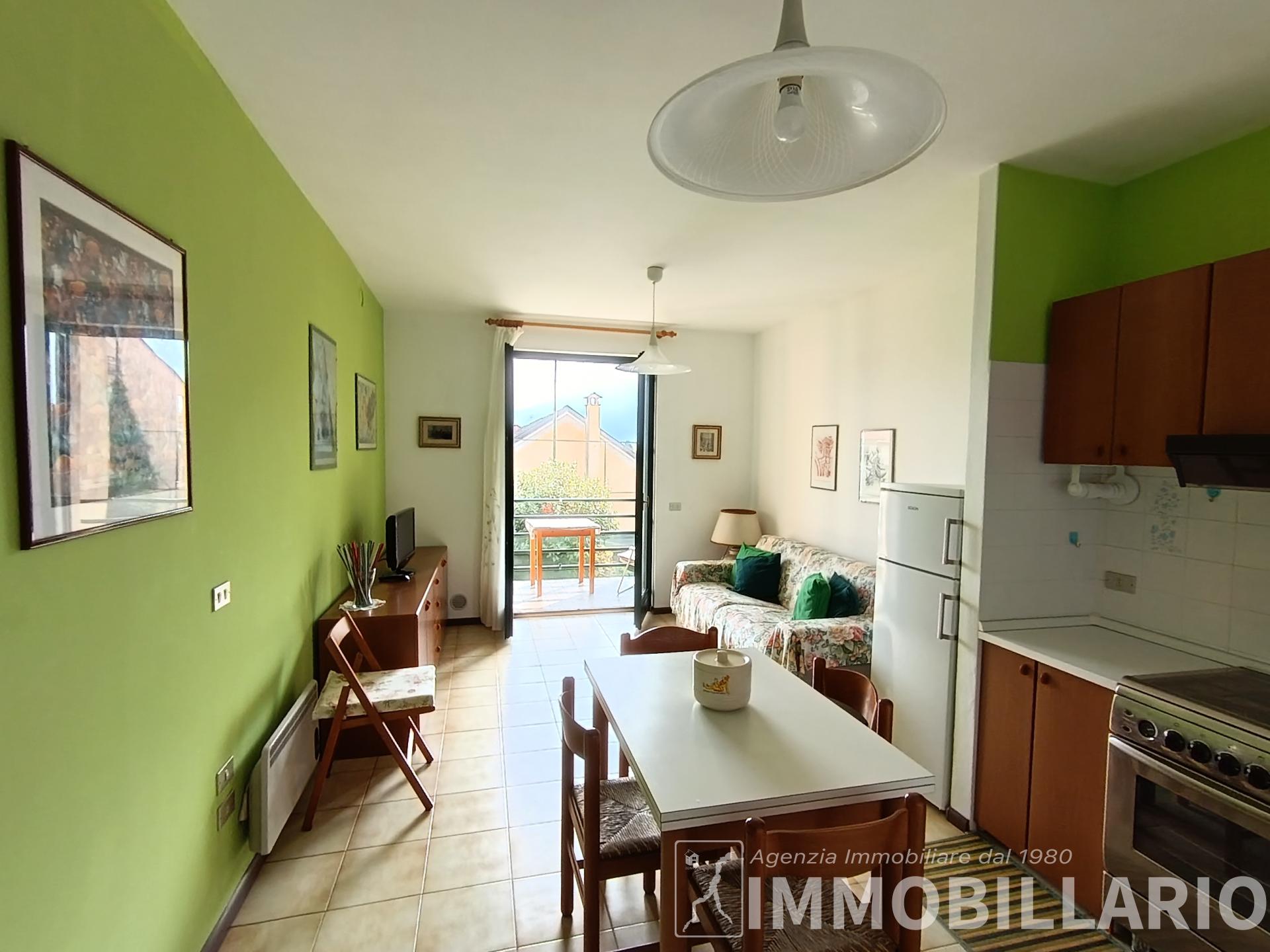 Bilocale con terrazzo a 100 m dal lago Gravedona ed Uniti 2