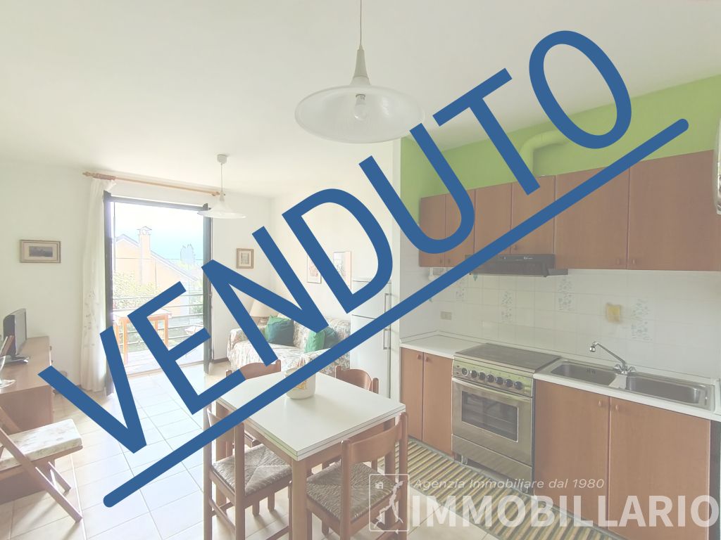 Bilocale con terrazzo a 100 m dal lago