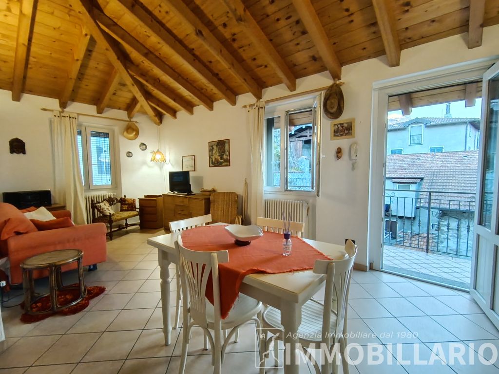 Bilocale con vista lago